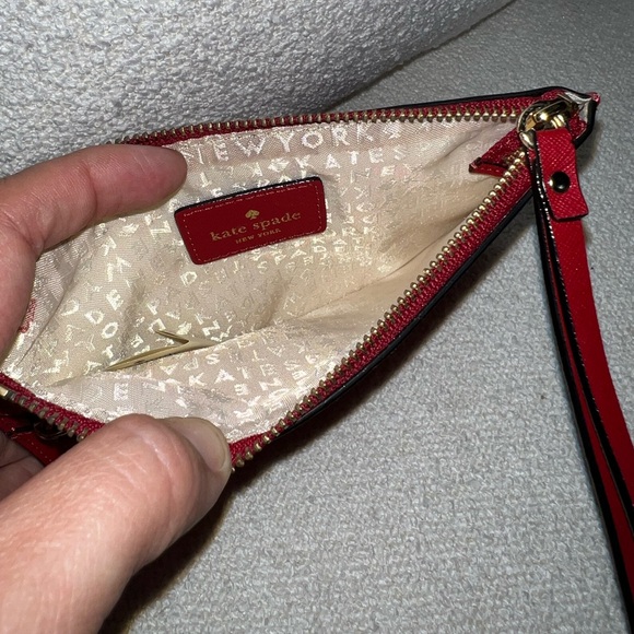 Kate Spade ♠️ Mikas Pond Bee Red Leather Wristlet - Picture 5 of 9
